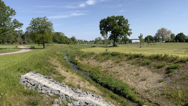 Blick auf den Natur- und Wassererlebnispark an der Emscher