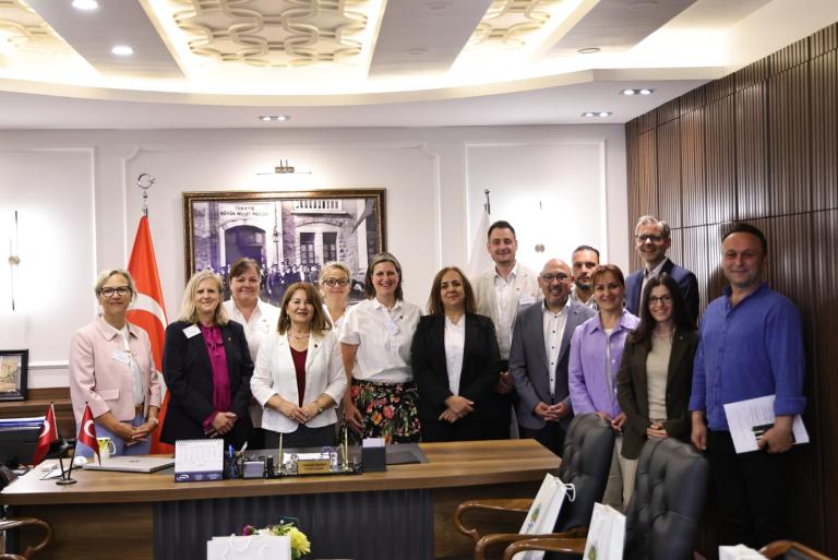 Vertreter*innen der St&auml;dte Castrop-Rauxel und Zonguldak im B&uuml;rgermeisterb&uuml;ro in Zonguldak.